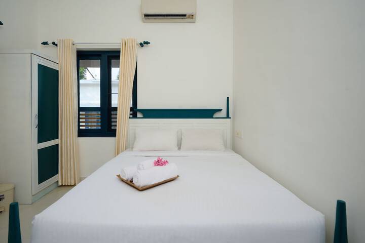 Room 3 of 53