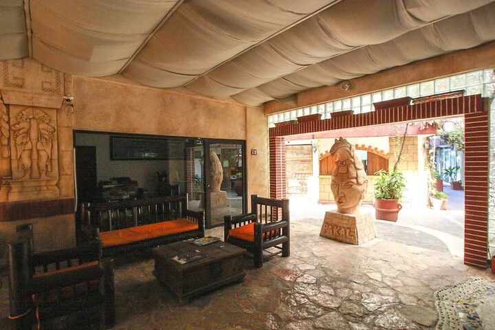 Entrance & Lobby