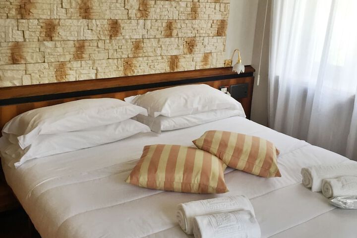 Room 5 of 49