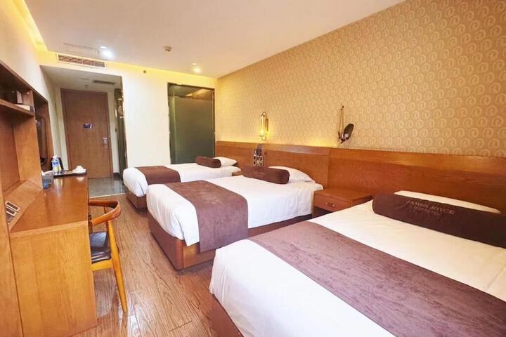 Room 4 of 44