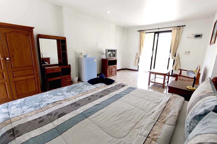 Room 4 of 99