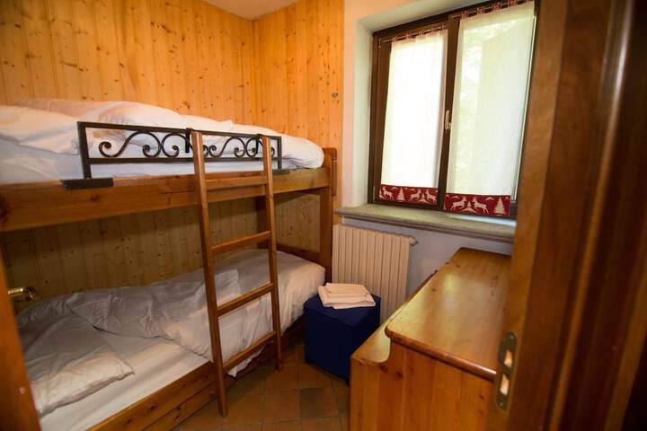 Room 9 of 34