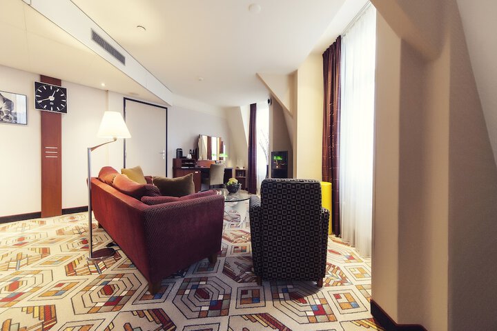 Lounge 54 of 75