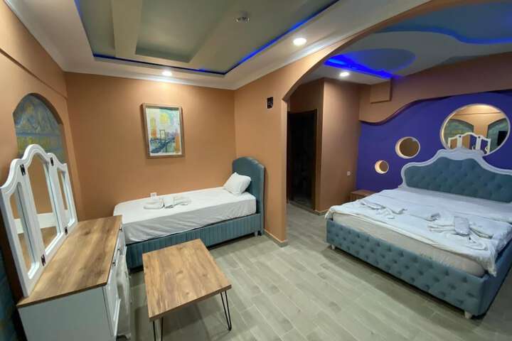 Room 9 of 22