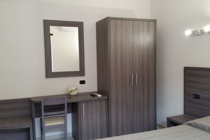 Room 10 of 39