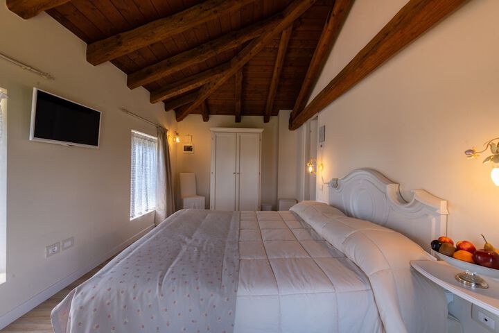 Room 7 of 28