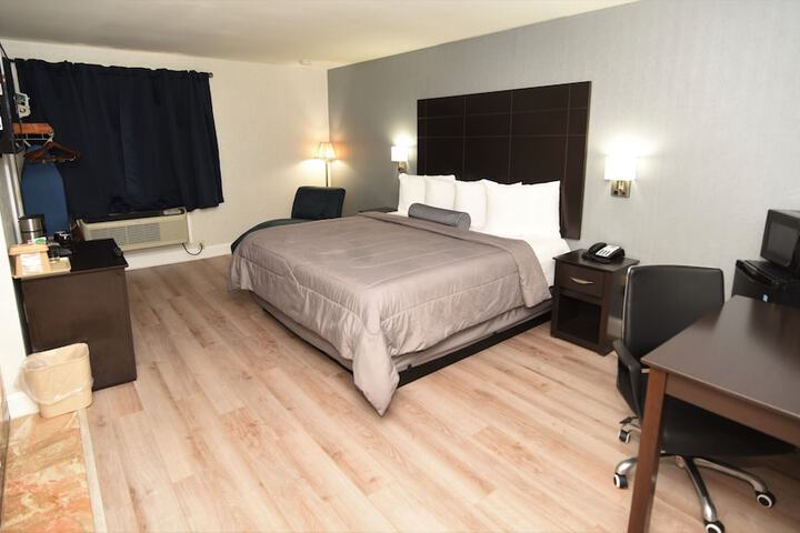 1 King Bed (15 of 33)