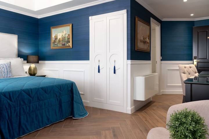 Room 33 of 63