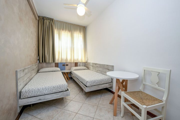 Room 28 of 203