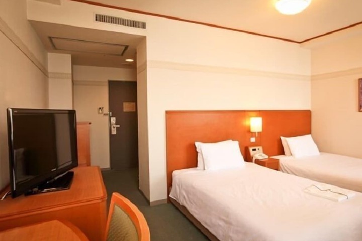 Room 19 of 35