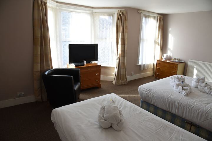 Room 4 of 25
