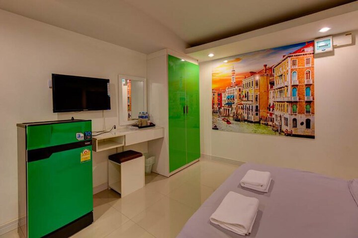 Room 15 of 30