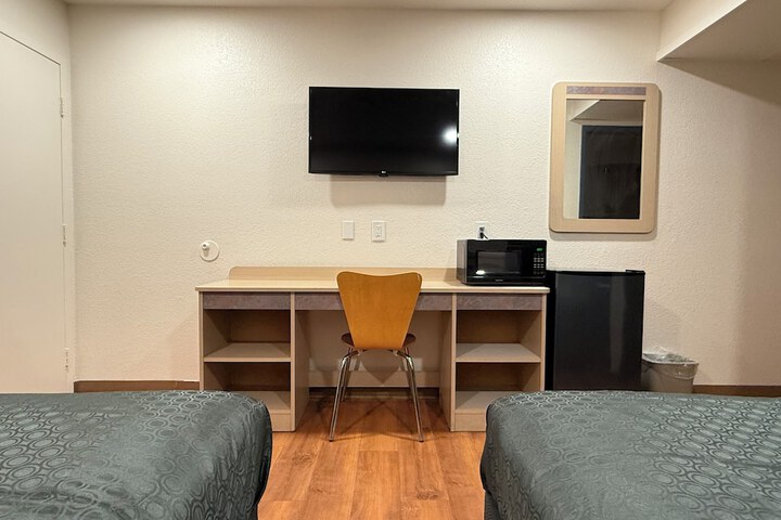 Room 8 of 24