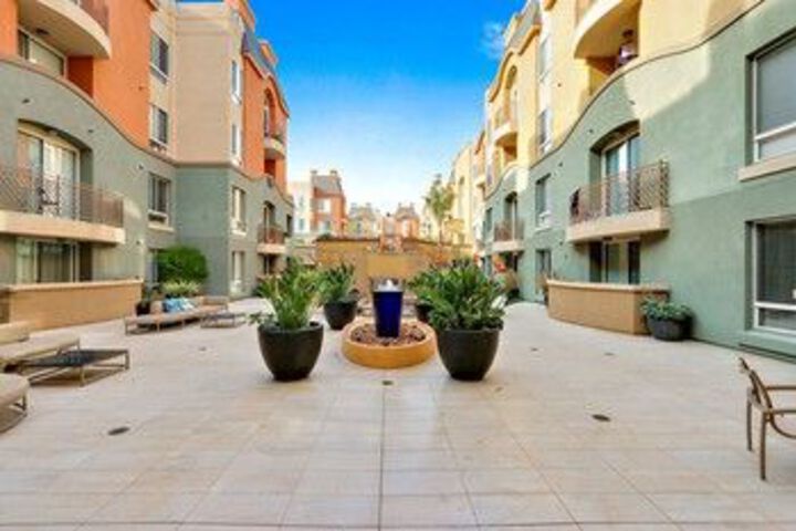 Hotel Exterior 5 of 24