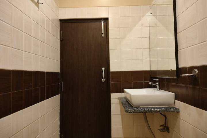 Room 123 of 150