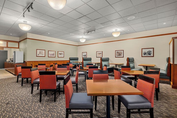 Breakfast/Coffee Service 31 of 45