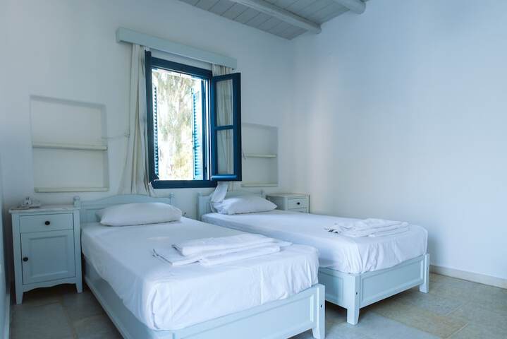 Room 6 of 48