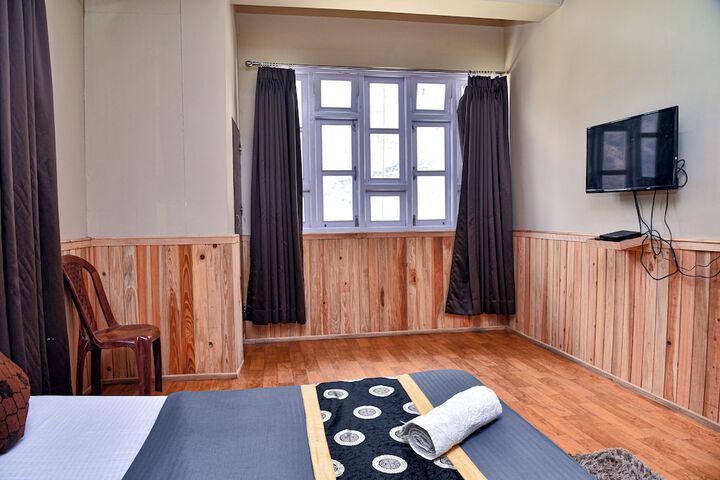 Room 17 of 34