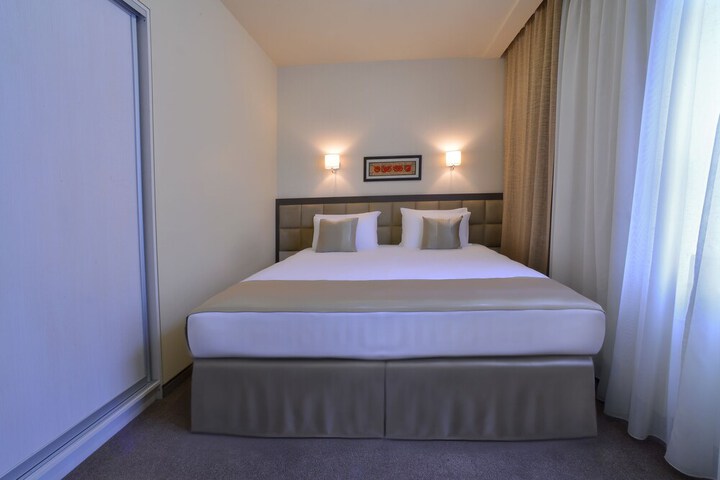 Room 12 of 60