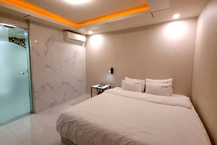 Room 10 of 15
