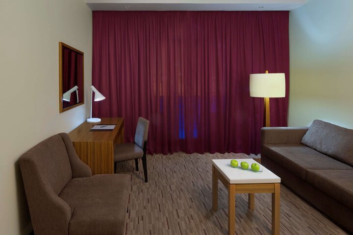 Room 34 of 198