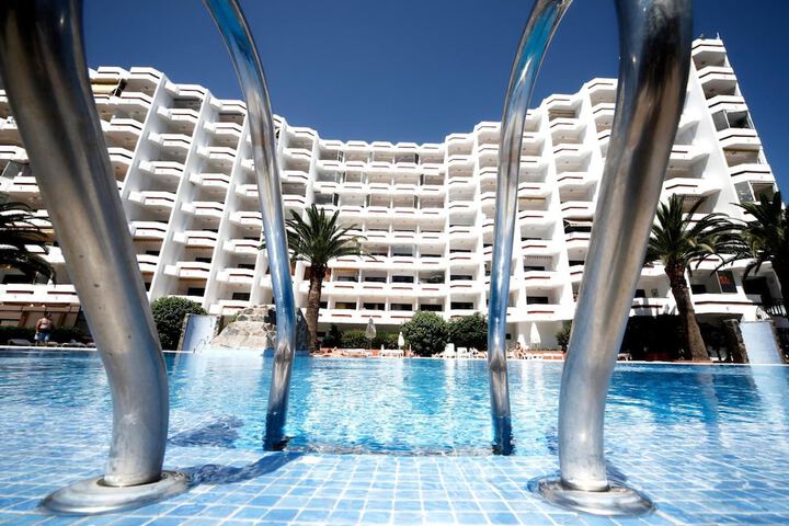 Hotel with Pool