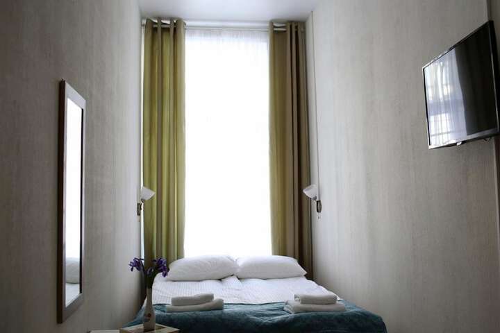 Room 49 of 63