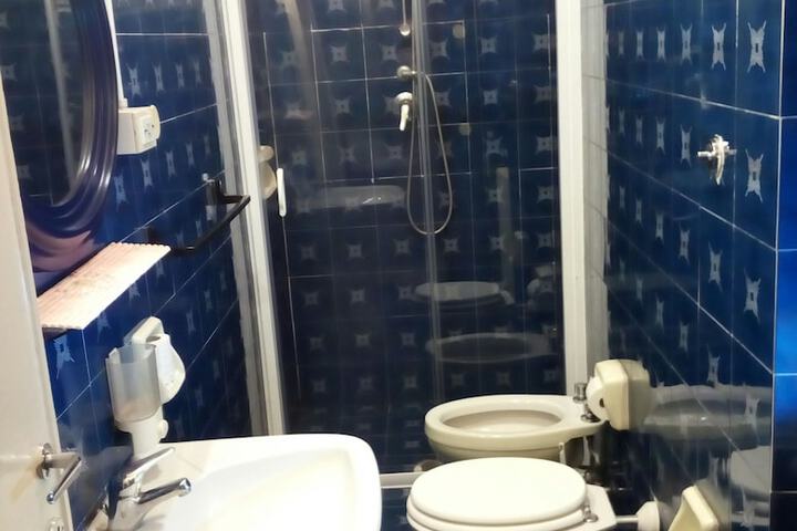 Room 11 of 38