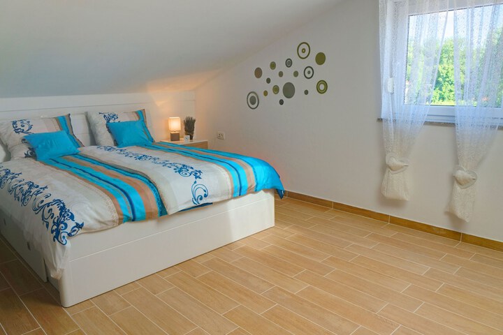 Room 2 of 5
