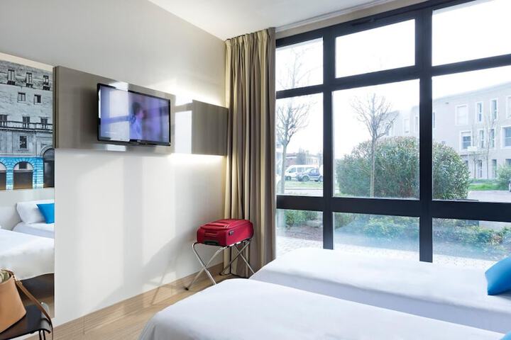 Room 14 of 68