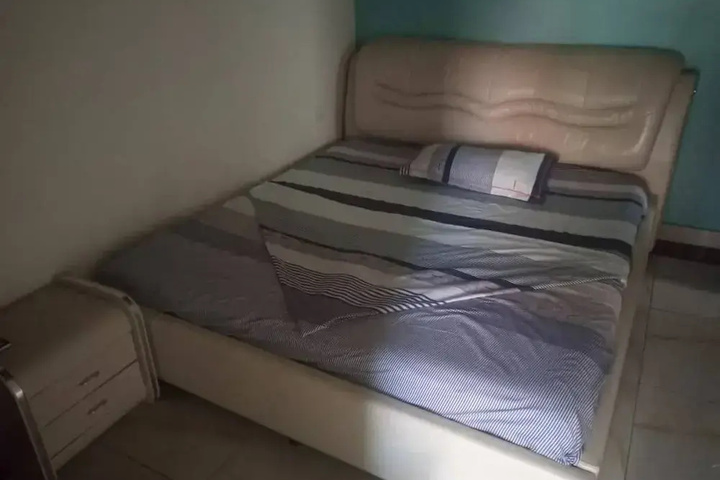 Room 2 of 9