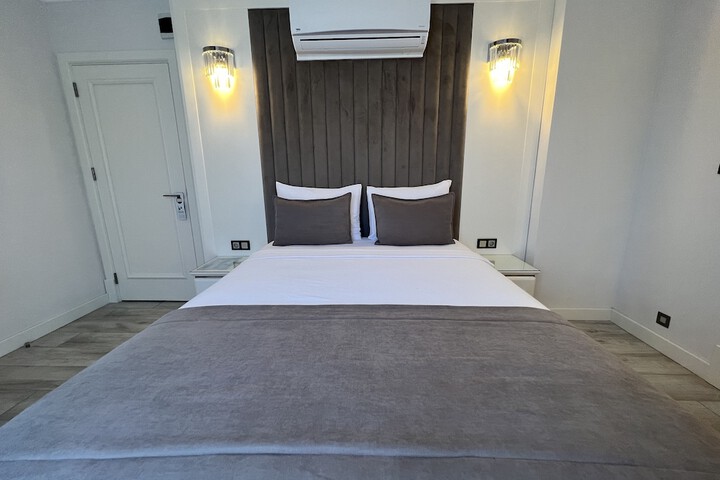 Room 34 of 107