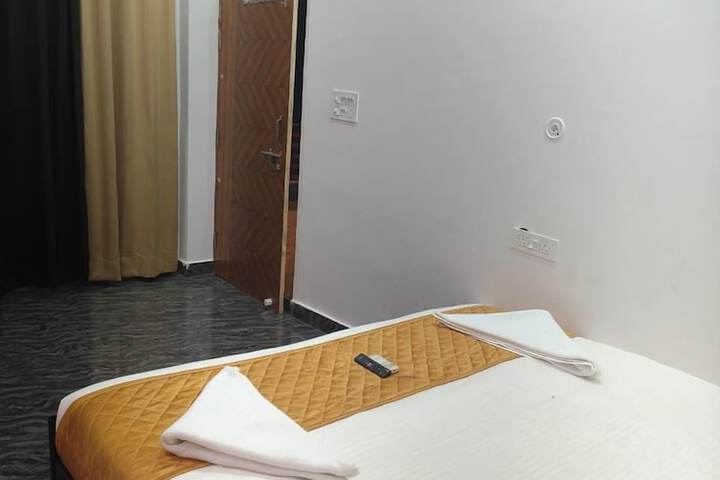 Room 4 of 15