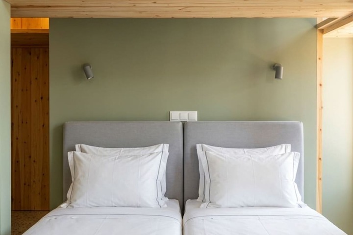 Room 6 of 24