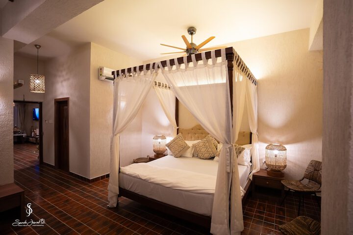 Room 4 of 37
