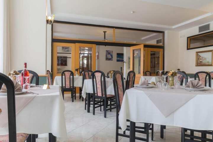 Dining Photos