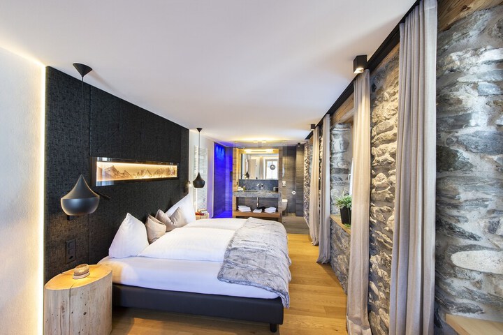 Room 8 of 70