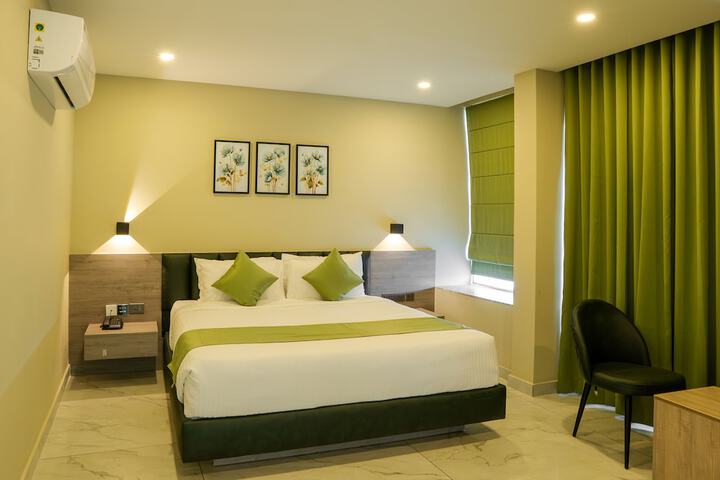 Room 6 of 11