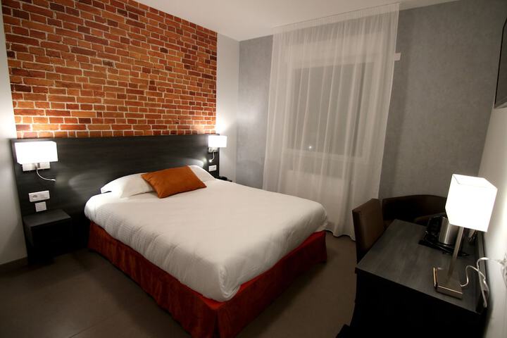 Room 2 of 62
