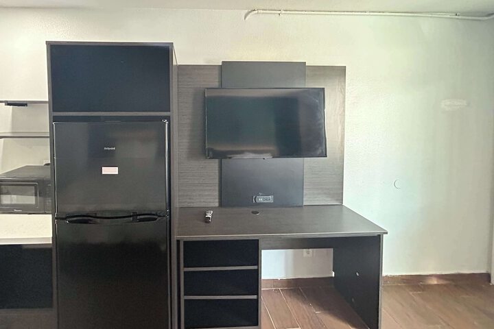 Room 2 of 10