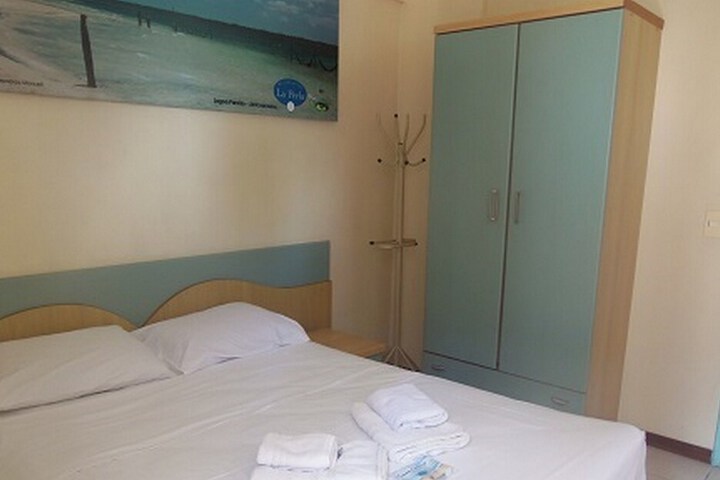 Room 16 of 80