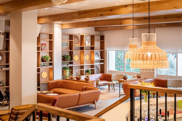 Entrance & Lobby