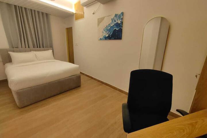 Room 8 of 30