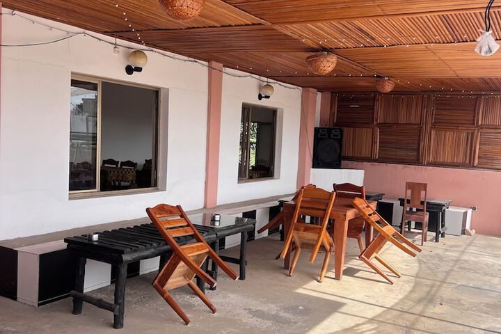Lounge 113 of 137