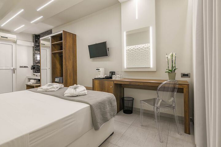 Room 4 of 68