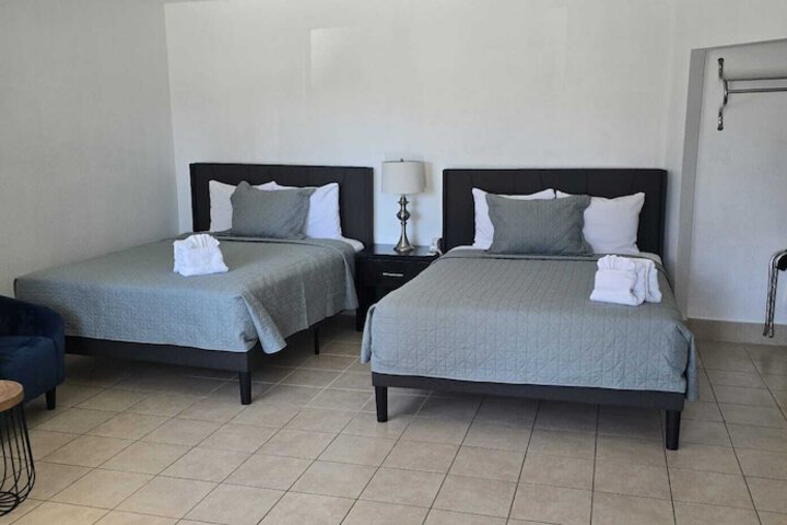 Room 9 of 25