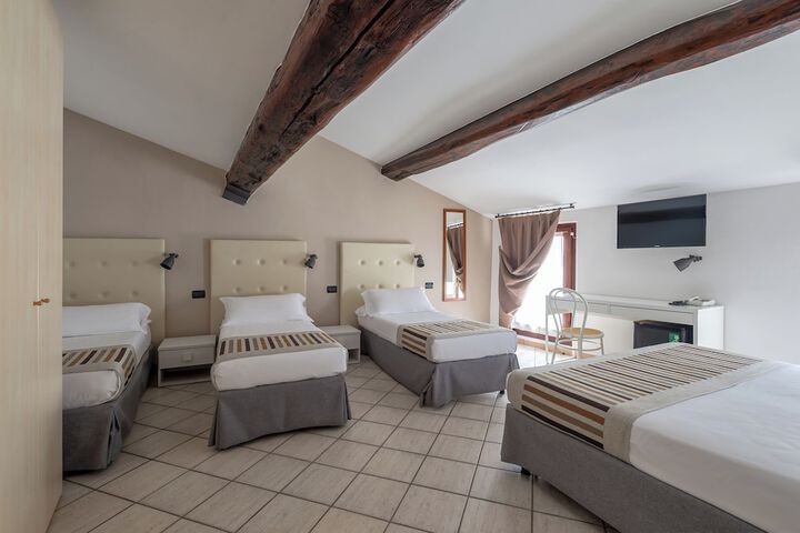 Room 5 of 39