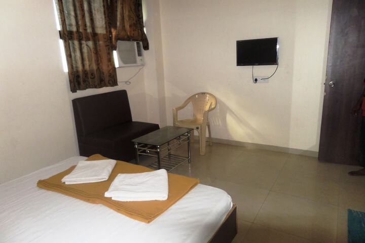 Room 9 of 18
