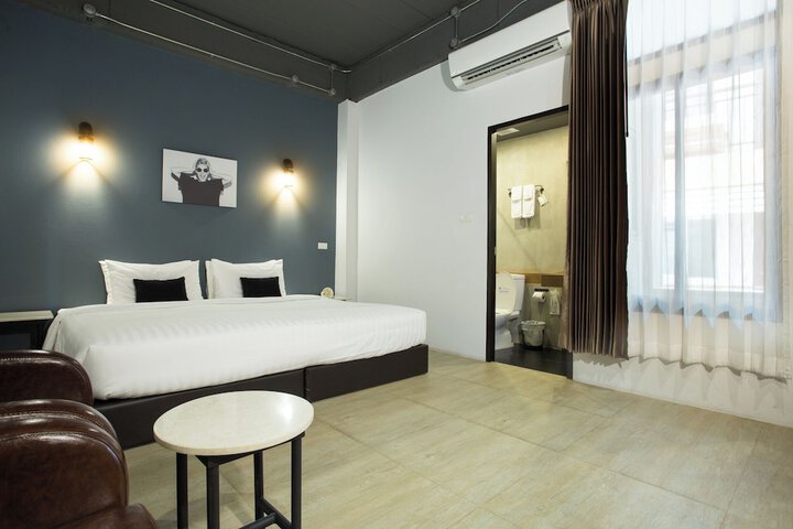 Room 15 of 42