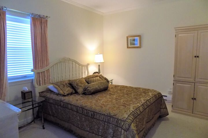 Room 11 of 73